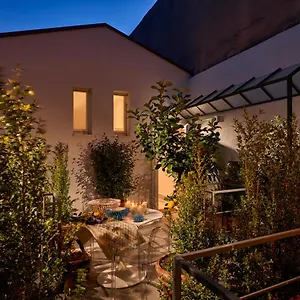 Right House - Indipendent In Characteristic Marina District Apartment